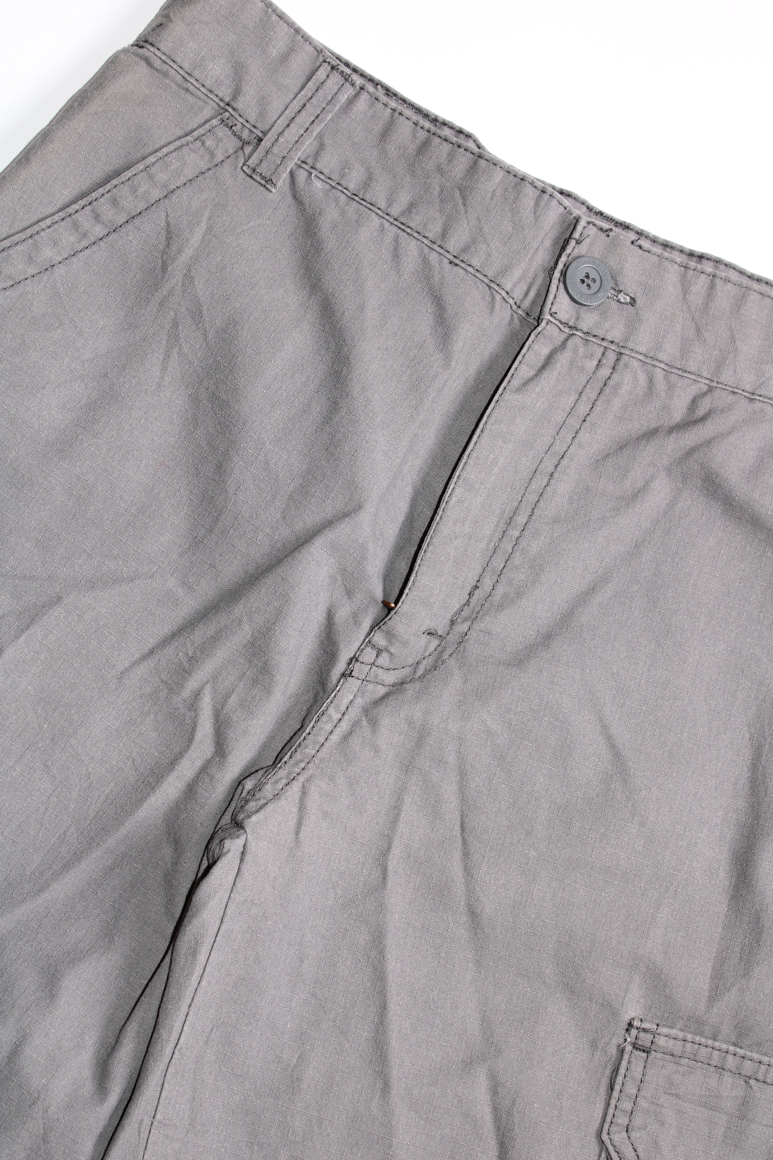 LEVIS CARGO SHORTS GREY - W29/W30