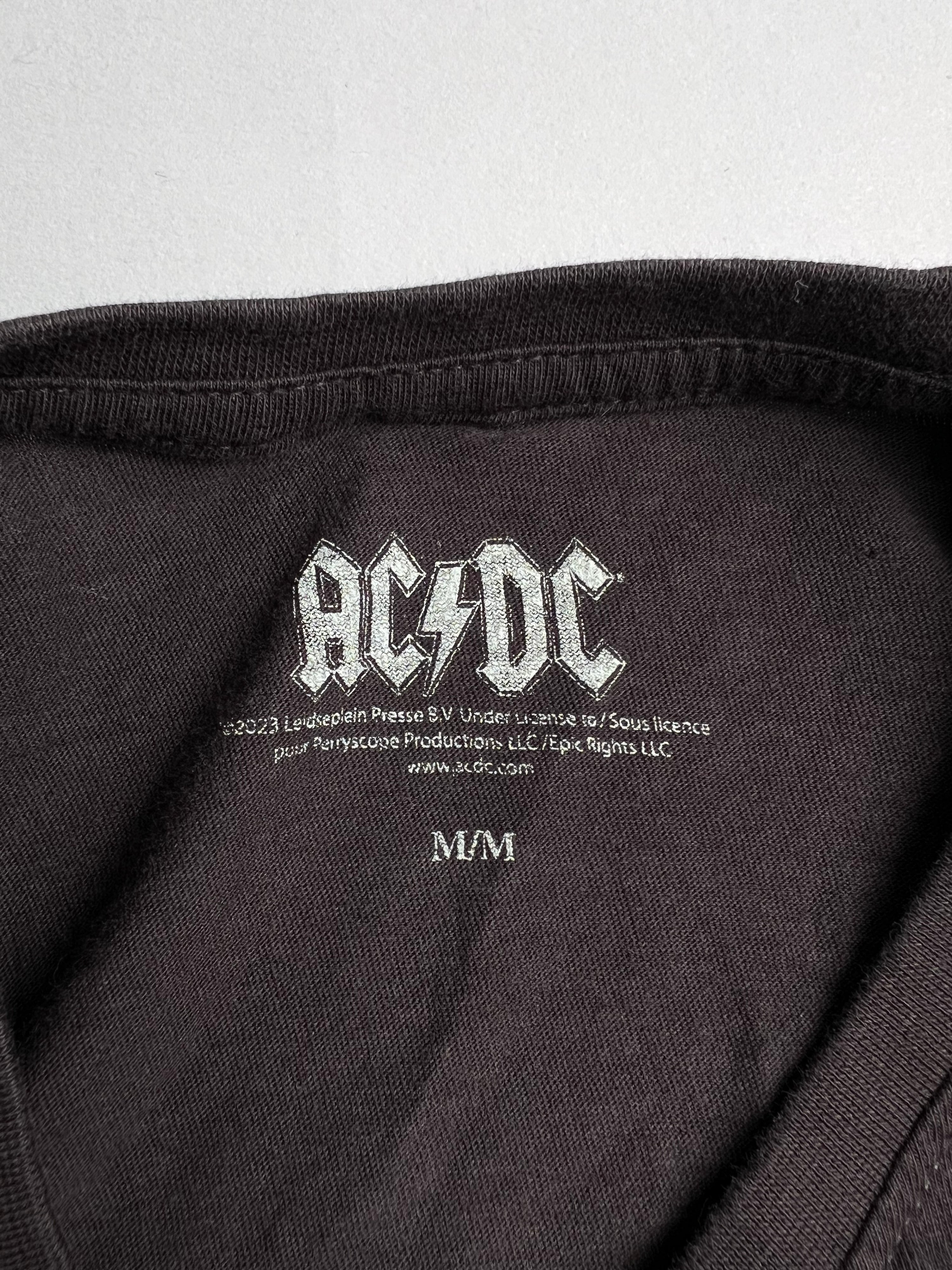 AC DC PLUG ME IN T-SHIRT - M