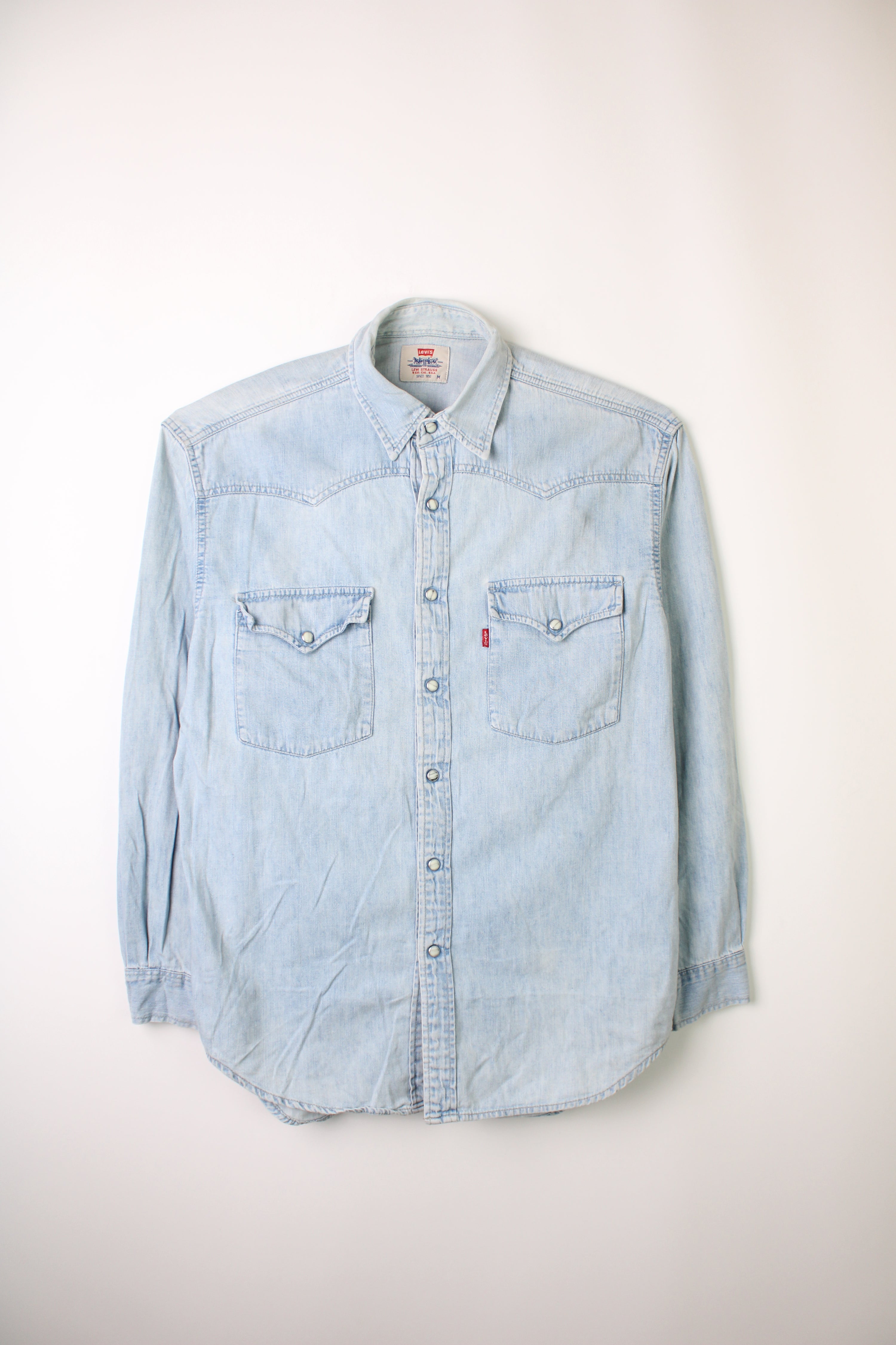 LEVIS VINTAGE WESTERN DENIM SHIRT LIGHT WASH  1990S VTG - M