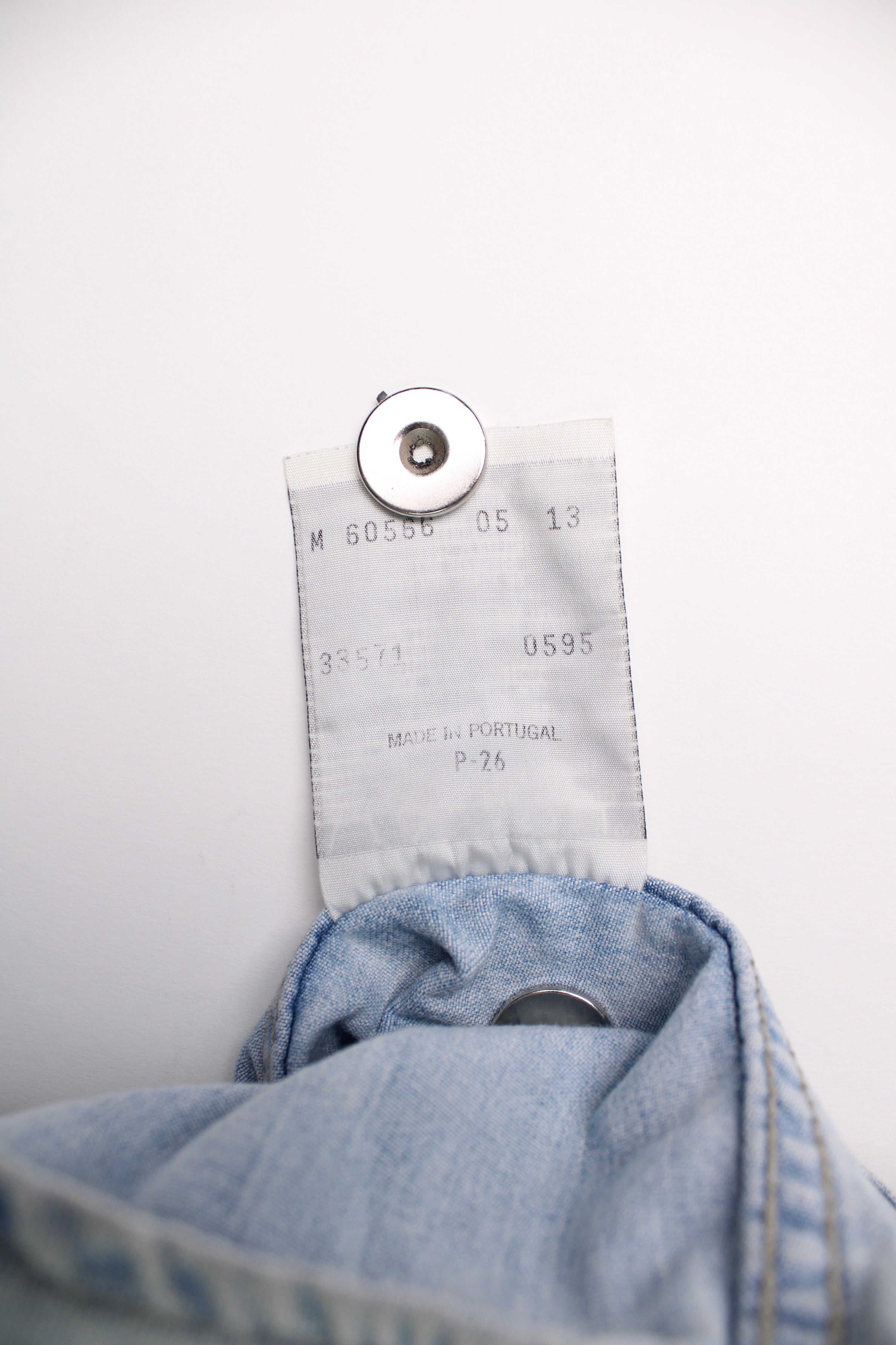 LEVIS VINTAGE WESTERN DENIM SHIRT LIGHT WASH  1990S VTG - M