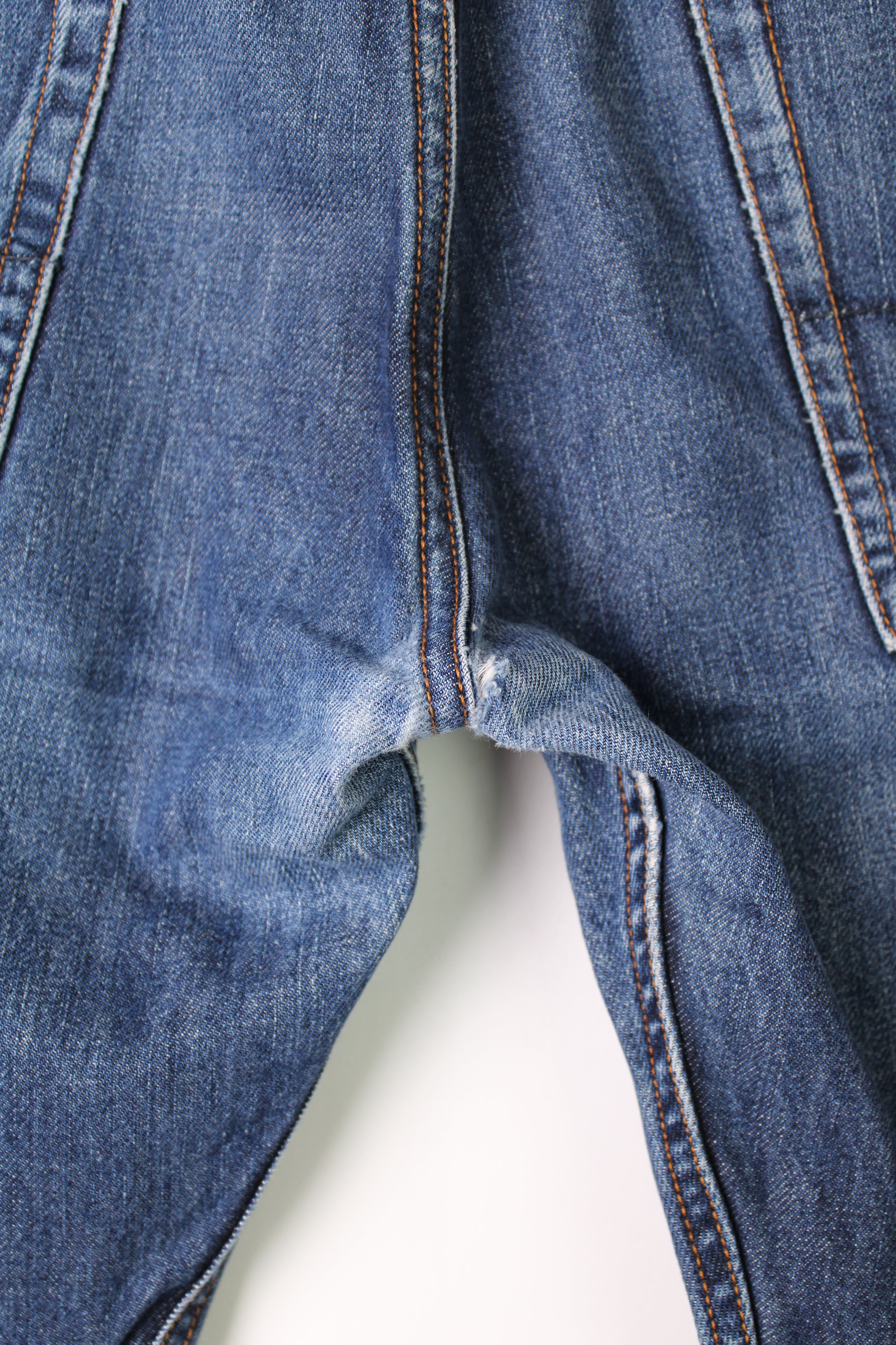 LEVIS 501 VINTAGE DARK WASH JEANS - W31