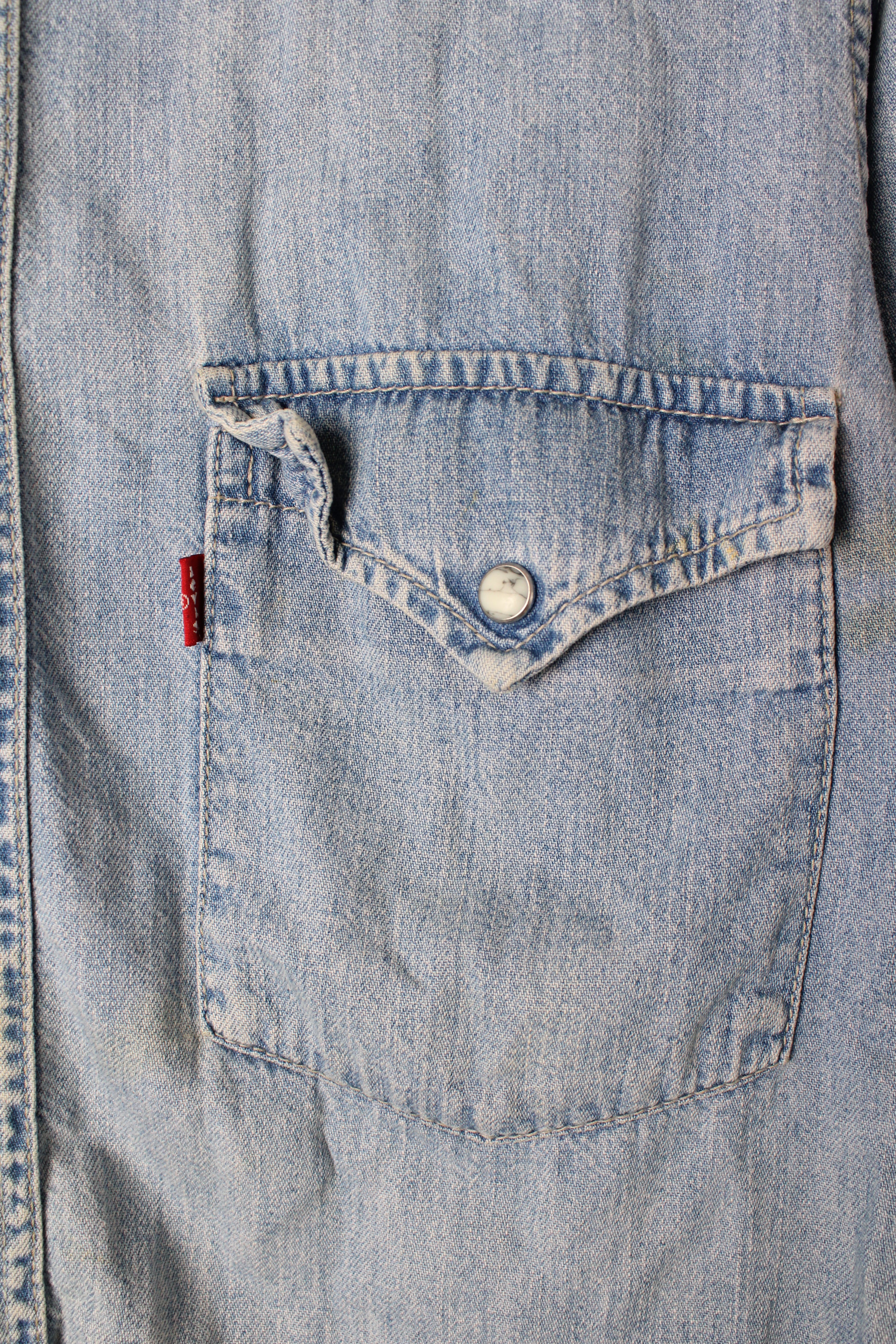 LEVIS VINTAGE WESTERN DENIM SHIRT LIGHT WASH  1990S VTG - S