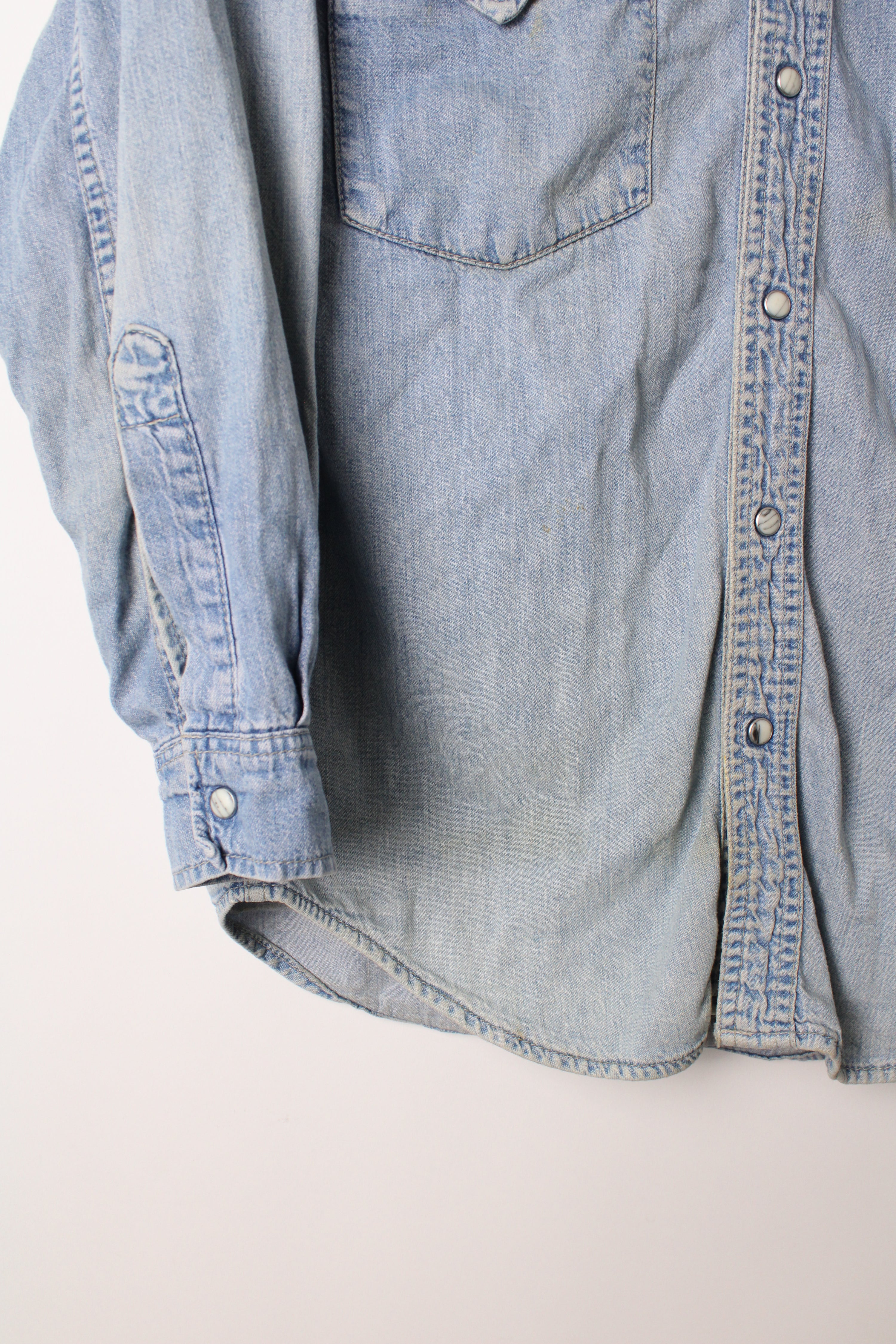 LEVIS VINTAGE WESTERN DENIM SHIRT LIGHT WASH  1990S VTG - S