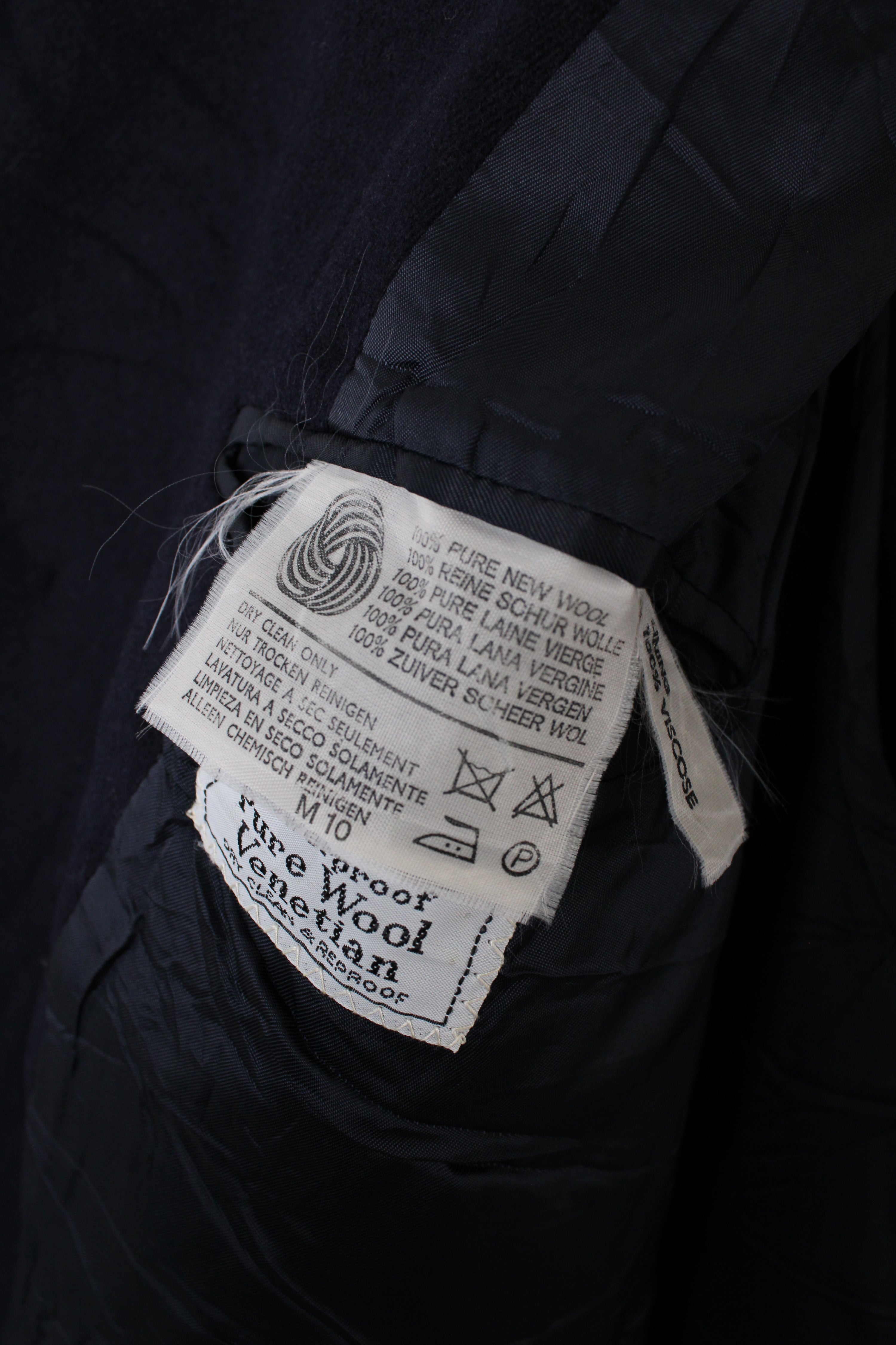 AQUASCUTUM VINTAGE WOOL COAT NAVY BLUE - L/XL