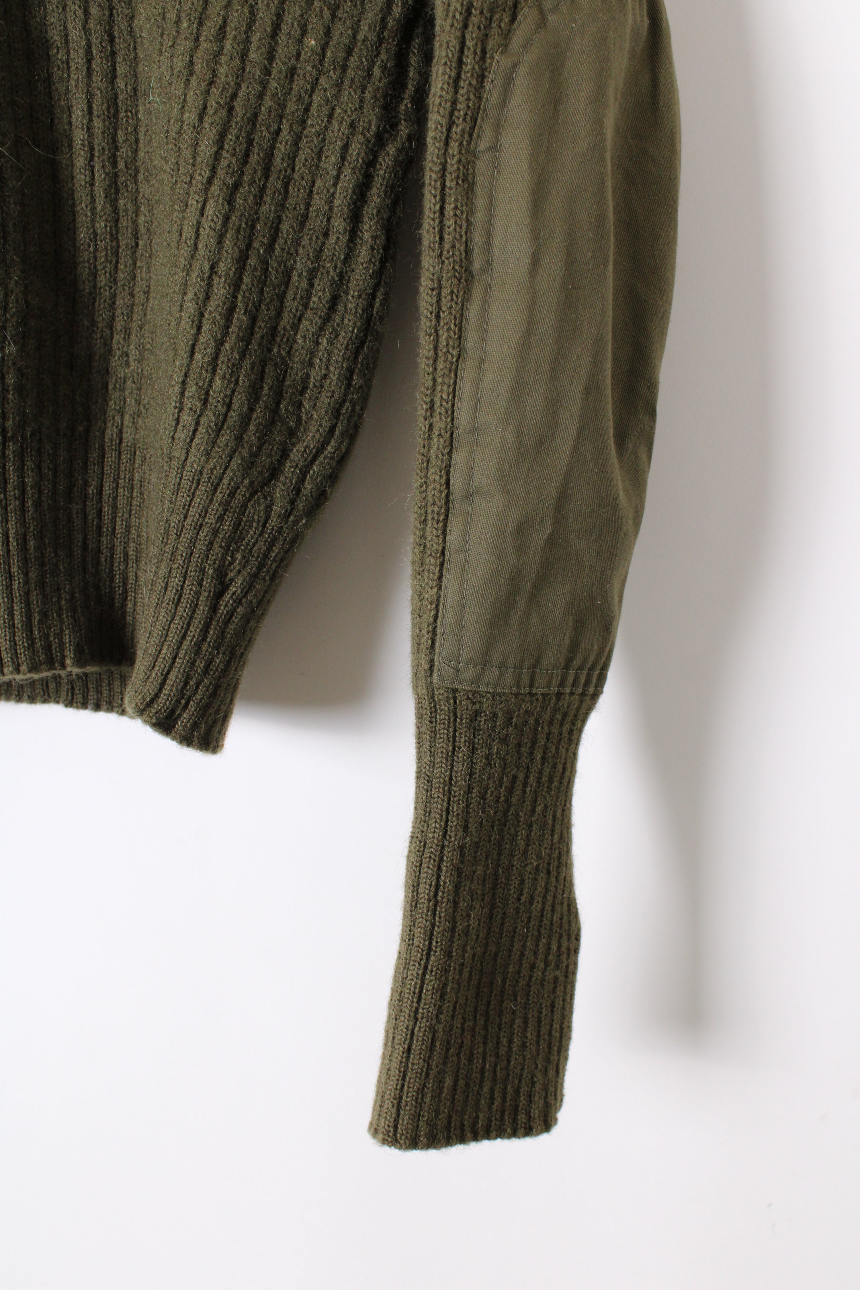 US ARMY VINTAGE SWEATER OLIVE GREEN MADE IN USA - M/L